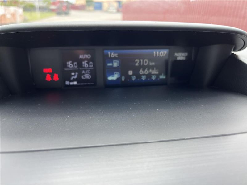 Subaru Forester 2,0 D-L 108KW 4x4 TZ ČR SERVIS - fotka 17 z 41