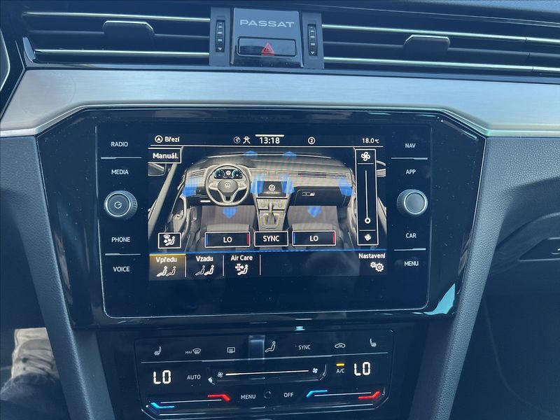 Volkswagen Passat 2,0 TDi DSG ELEGANCE MATRIX - fotka 30 z 32