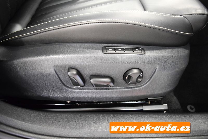 Škoda Superb 1.4 TSI iV LAURIN & KLEMENT  - fotka 19 z 77