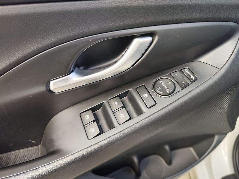 Hyundai i30 1.0 T-GDI/88kW Smart Navi DCT - fotka 30 z 33
