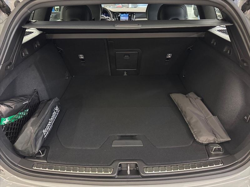 Volvo V60 (2025) 2,0 B4 FWD Plus Dark 5418 - fotka 13 z 15