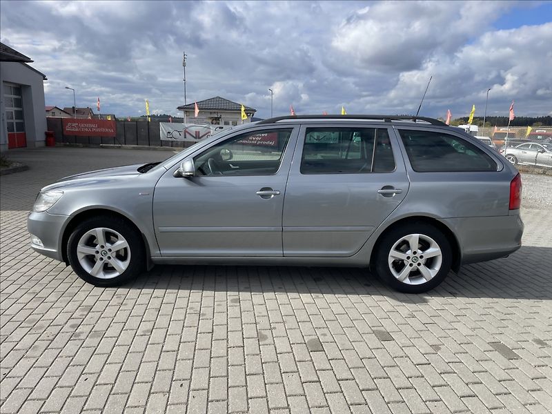 Škoda Octavia 1,2 TSi 77kw Ambiente výborný - fotka 2 z 29