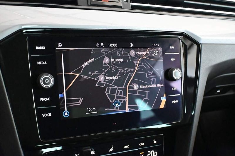 Volkswagen Passat (2023) 2.0 LED DSG ACC Kamera Tažné M - fotka 16 z 32