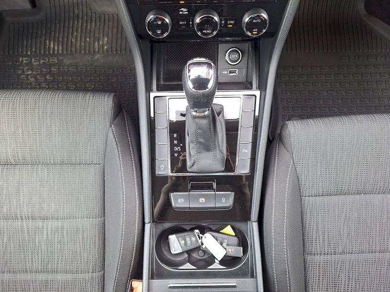Škoda Superb (2018) 2.0 TDI / 110 kW / 7DSG / Ambi - fotka 14 z 26