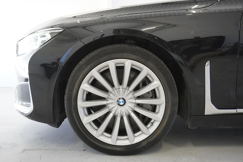 BMW Řada 7 (2020) 750I 4,4 XDRIVE STEPTRONIC - fotka 16 z 50