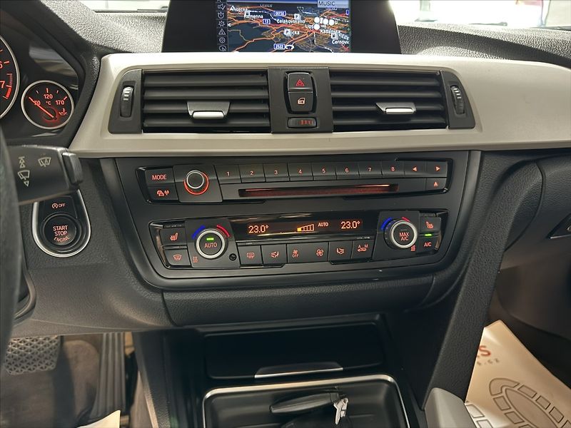 BMW Řada 3 2,0   320i 135KW BI-XEN KŮŽE T - fotka 18 z 46