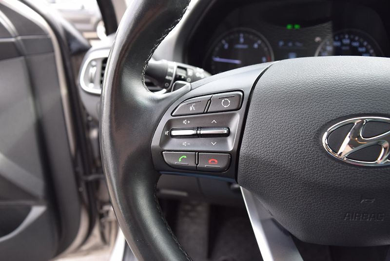 Hyundai i30 (2021) 1.6CRDi 85kw STYLE 7°AUTOMAT - fotka 32 z 49