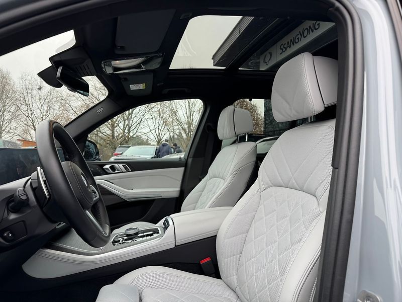 BMW X5 30xd Masáž Ventilace Softclose - fotka 19 z 25