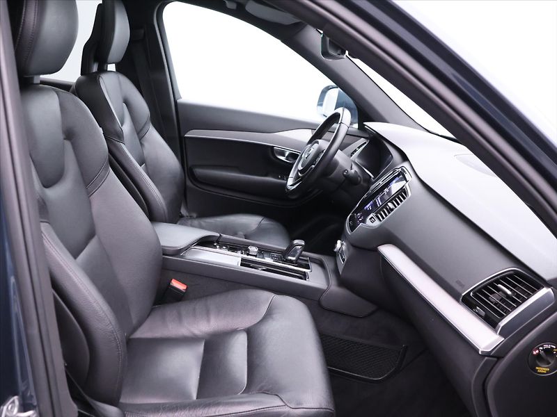 Volvo XC90 2,0 D5 173 kW AWD Momentum DPH - fotka 14 z 39