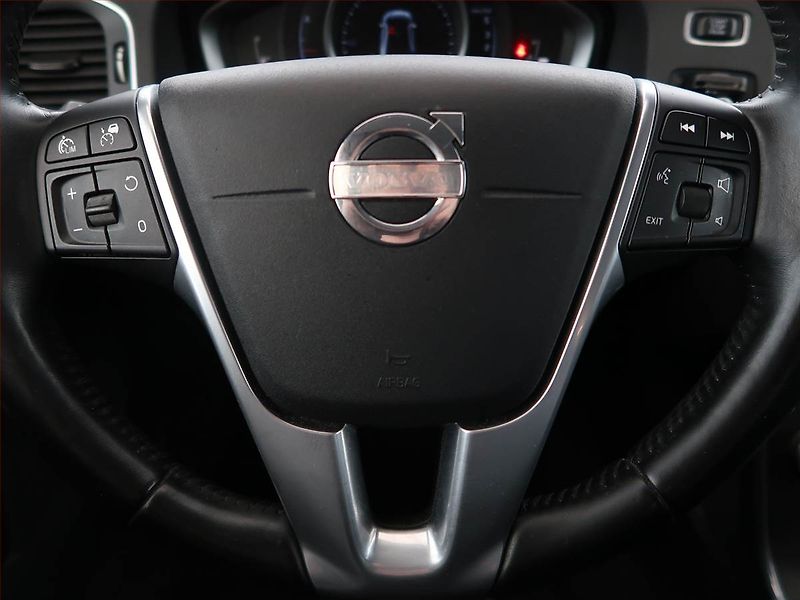 Volvo S60 (2014) D4 Polestar, Xenony, Tempomat - fotka 13 z 19