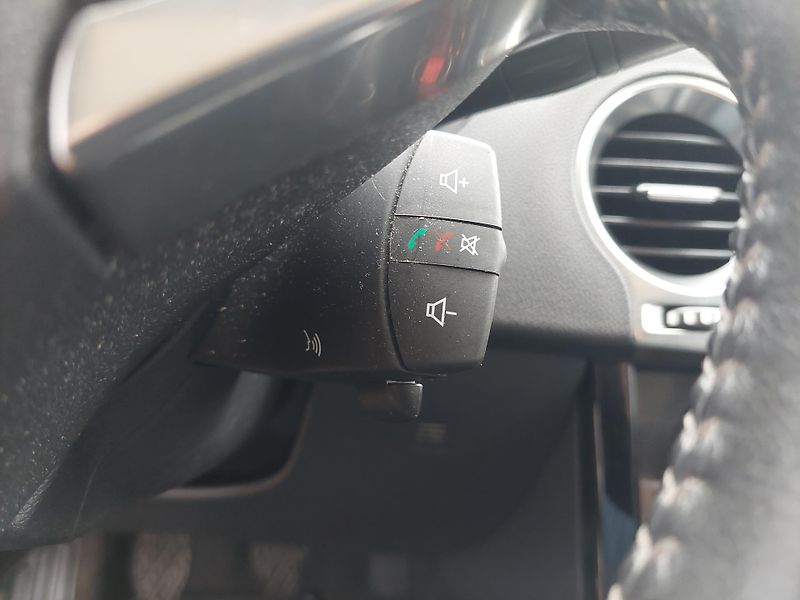 Renault Koleos (2013) Bose dCi 150 4x4 - fotka 16 z 40