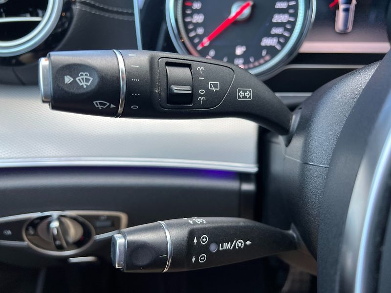 Mercedes-Benz Třídy E (2018) 2.0d AMG-line! Navi! Tažné! - fotka 29 z 42