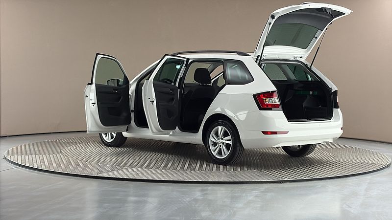 Škoda Fabia 1.0 TSI Ambition Combi - fotka 7 z 24
