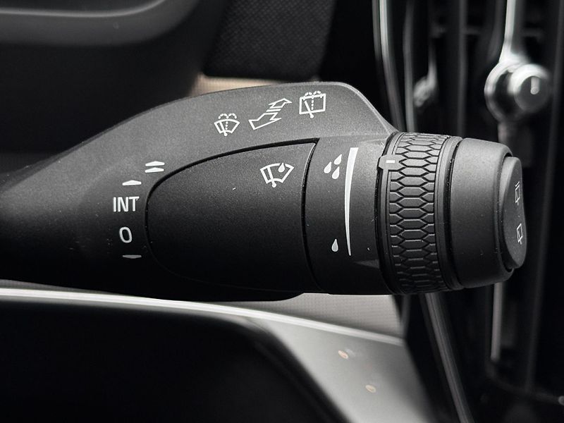 Volvo XC90 B5 AWD CORE CZ 1.maj - fotka 31 z 46