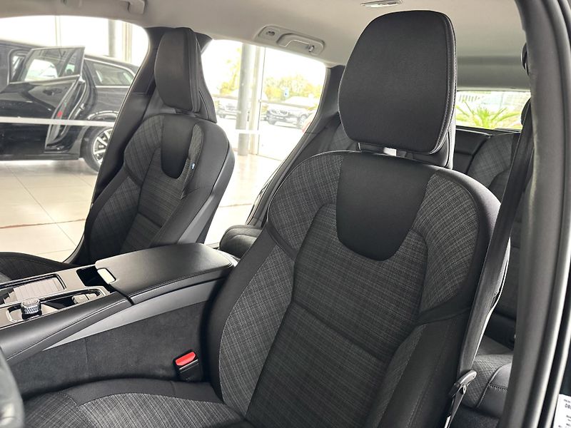 Volvo V60 T6 AWD*Recharge*KeyLess*Tažné - fotka 15 z 39