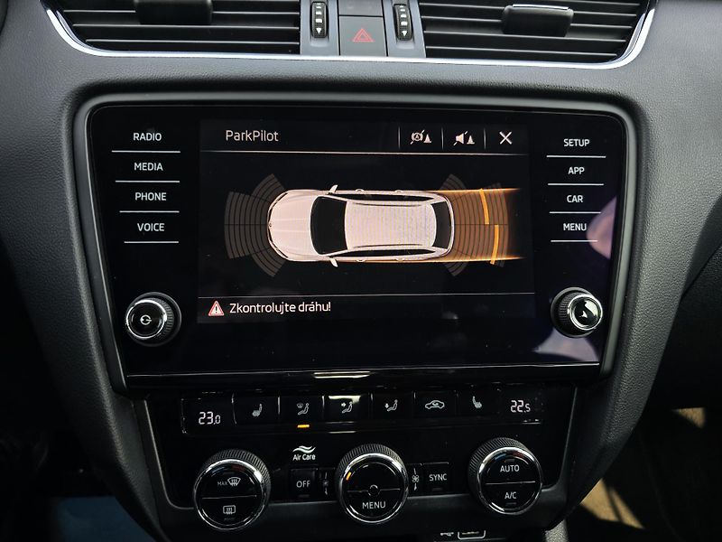 Škoda Octavia 2.0TDI 110KW STYLE FULL LED ČR - fotka 29 z 33