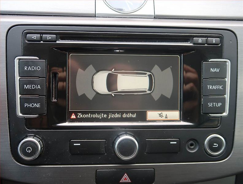 Volkswagen Passat (2012) 1.6 TDI, Park. senzory - fotka 17 z 18