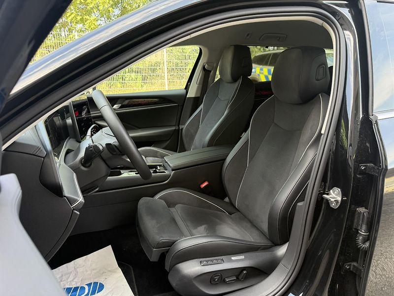 Volkswagen Passat Elegance 2.0 TDI 110 kW DSG Va - fotka 8 z 26