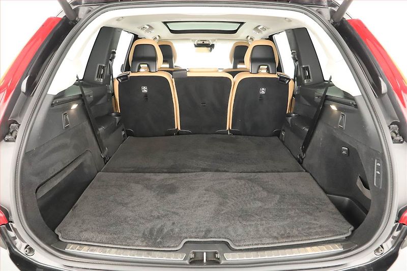 Volvo XC90 (2015) D5 AWD, 4X4, Automat, 7 míst - fotka 19 z 20