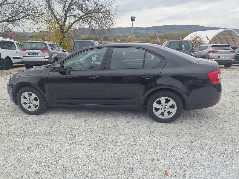 Škoda Octavia 1,4 - fotka 8 z 14