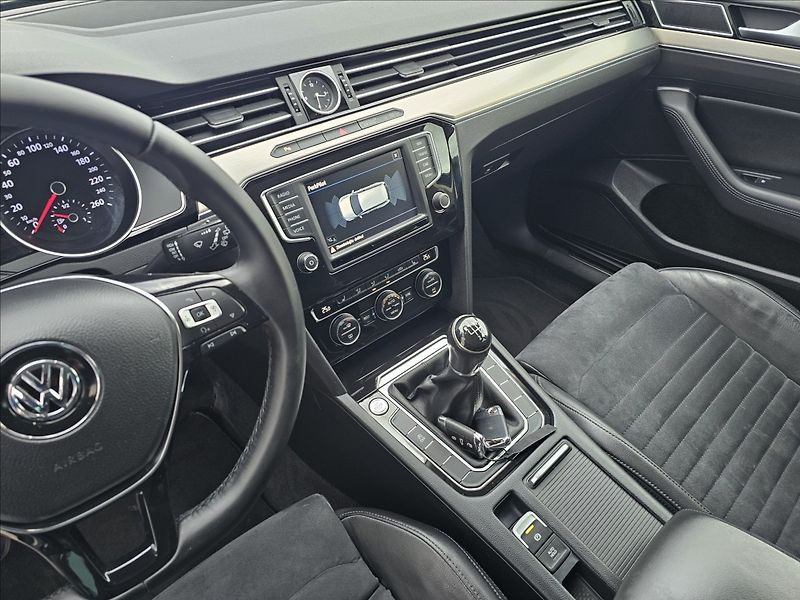 Volkswagen Passat B8 2,0 TDi 110KW Highline - fotka 13 z 45