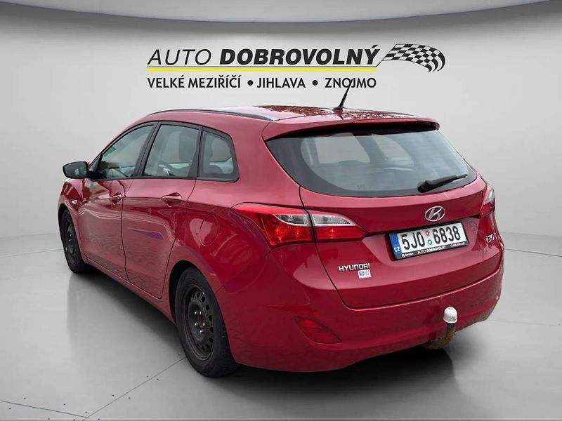 Hyundai i30 Hyudai 1.6i  MT6 (88kW/120k)/6 - fotka 5 z 24