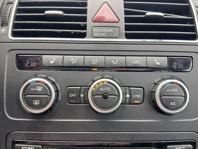 Volkswagen Touran 2.0 TDi - fotka 23 z 42