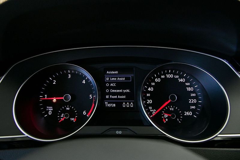 Volkswagen Passat 2.0TDI 110kW DSG Tažné Kamera - fotka 26 z 30