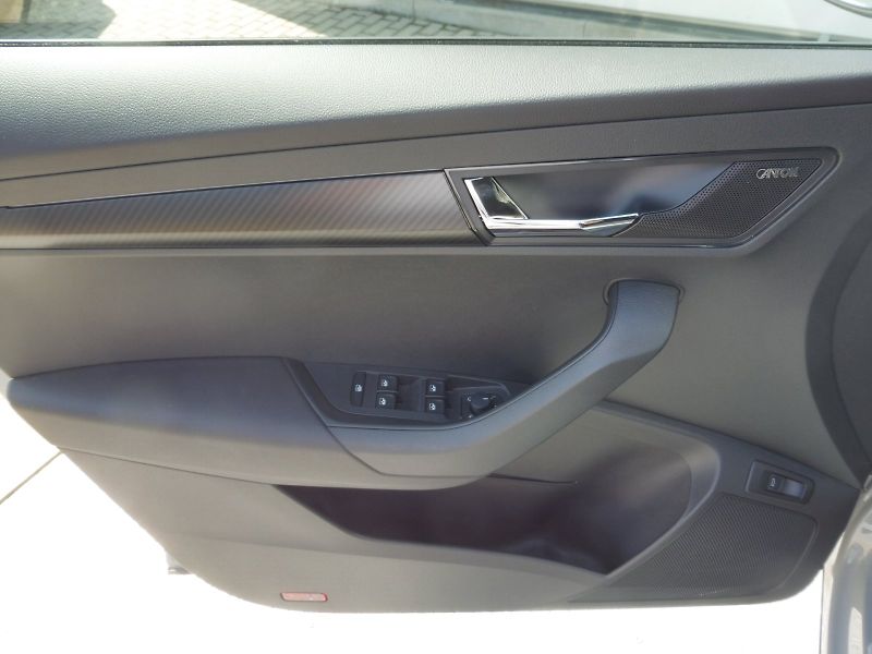 Škoda Karoq (2025) SportLine 2,0 TSI 140kW DSG 4x - fotka 20 z 29