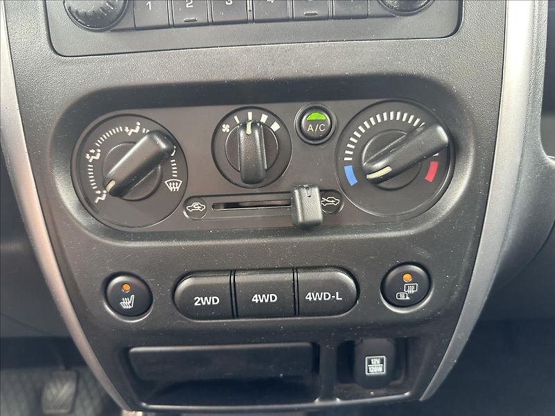 Suzuki Jimny 1,3 4x4 KLIMA - fotka 17 z 19