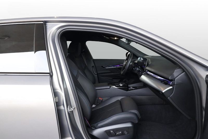 BMW Řada 5 540d xDrive Sedan - fotka 20 z 27