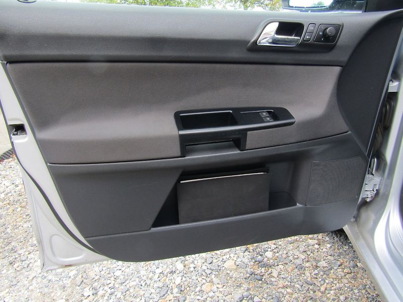 Volkswagen Polo (2006) 1.4 I 55kW  ZIMNÍ PNEU  1.MAJI - fotka 18 z 38