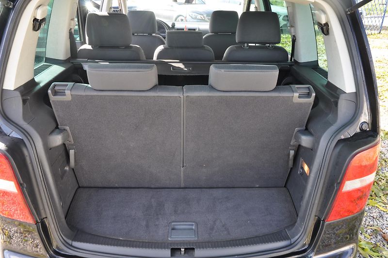 Volkswagen Touran 2.0TDi 100kW 7.míst Highline - fotka 9 z 14