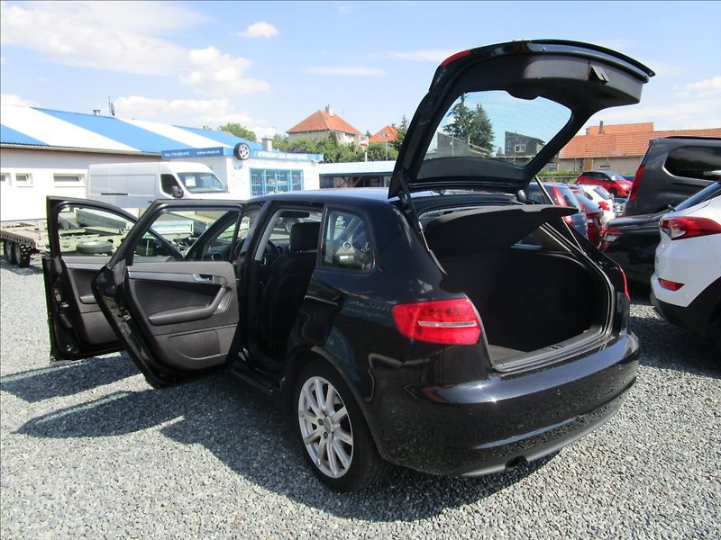 Audi A3 Sportback 1.6TDi  aut. klima, - fotka 29 z 37