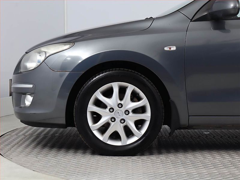 Hyundai i30 (2009) 1.6 CVVT, nová STK - fotka 12 z 15