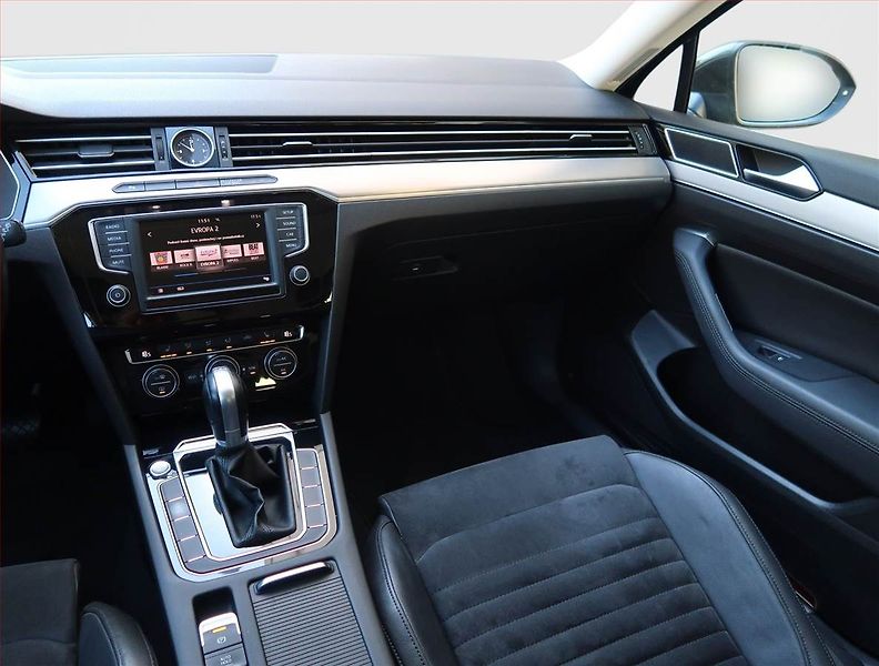 Volkswagen Passat (2017) 2.0 TDI, Automat, Kůže - fotka 8 z 23