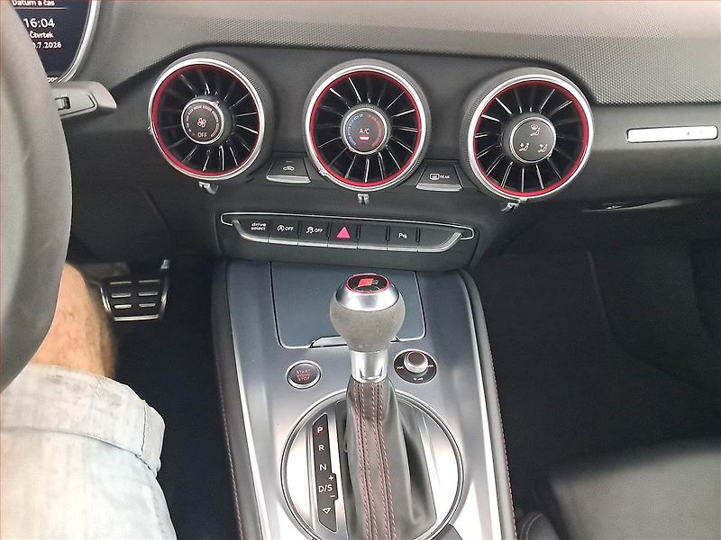 Audi TT (2021) S-Line 45 TFSI - fotka 12 z 18