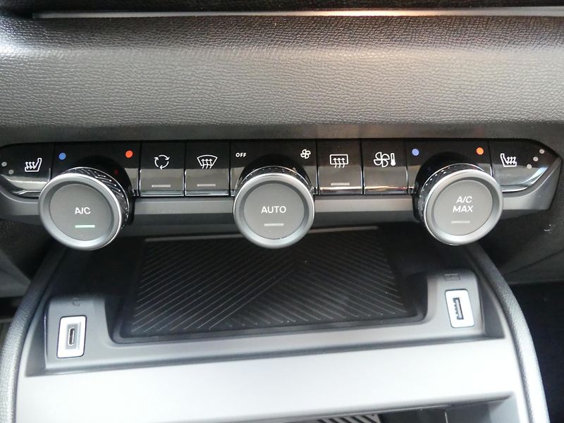 Citroën C4 (2026) COLLECTION Hybrid 145k Automat - fotka 15 z 20