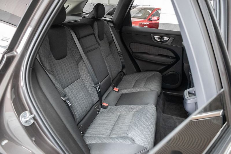 Volvo XC60 B4 CORE*KAMERA*DPH*ČR 1.MAJ* - fotka 12 z 39