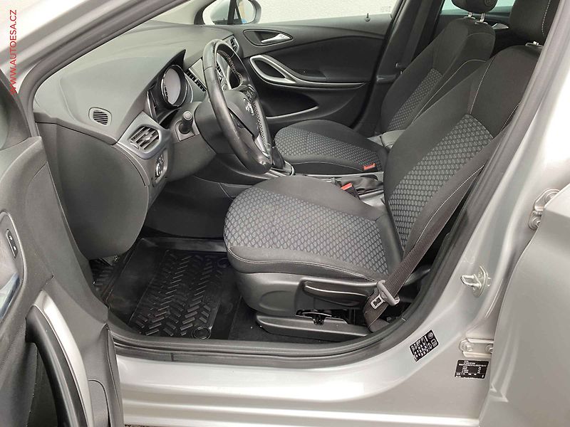 Opel Astra (2020) 1.5 CDTi sportstourer, LED - fotka 9 z 19