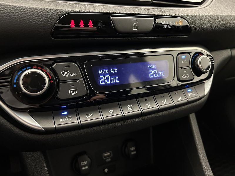 Hyundai i30 1.5 T-GDi Smart - fotka 15 z 27