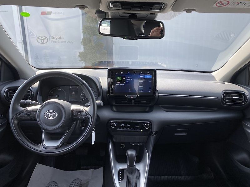 Toyota Yaris 1.5HEV, ČR-1m, Comfort, DPH - fotka 13 z 32