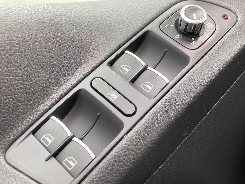Volkswagen Tiguan (2013) 2.0TDI R-line - fotka 25 z 37
