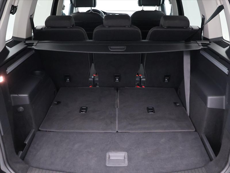 Volkswagen Touran 2,0 TDI 110kW DSG Highline 7M - fotka 10 z 35