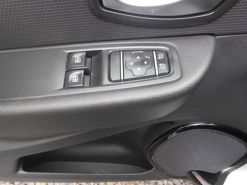 Renault Clio 0,9TCe,NAVI, CHROM, 65TKM - fotka 25 z 39