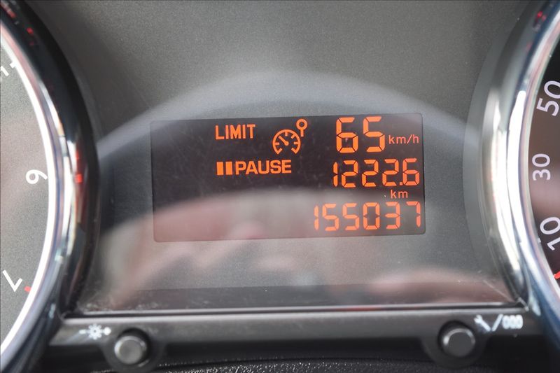 Peugeot 3008 1,6 i 88KW ALU NAVI PANORAMA - fotka 28 z 50
