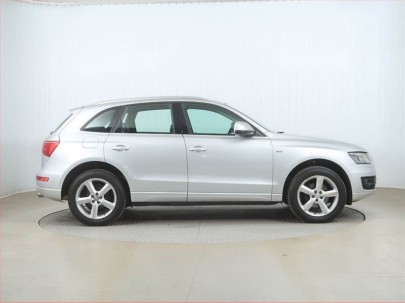 Audi Q5 (2009) 2.0 TFSI, 4X4, Automat - fotka 6 z 17