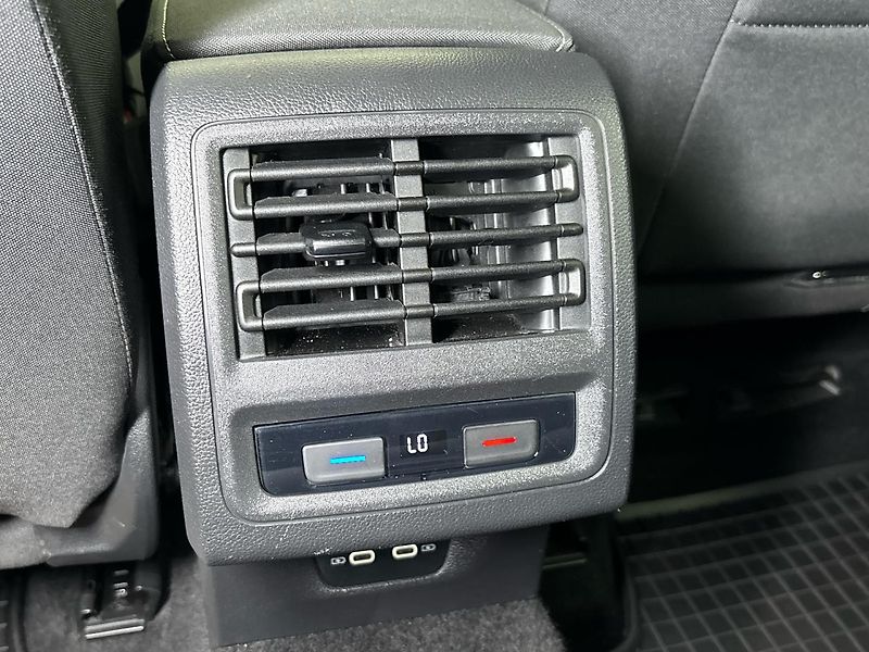 Volkswagen Golf Life - fotka 22 z 28