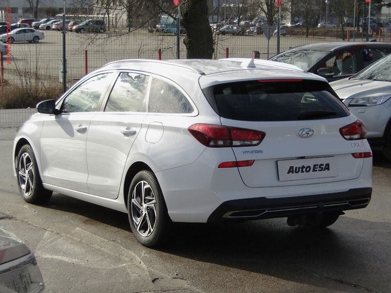 Hyundai i30 (2021) 1.6 CRDi, ČR, AT, park.kamera - fotka 6 z 19