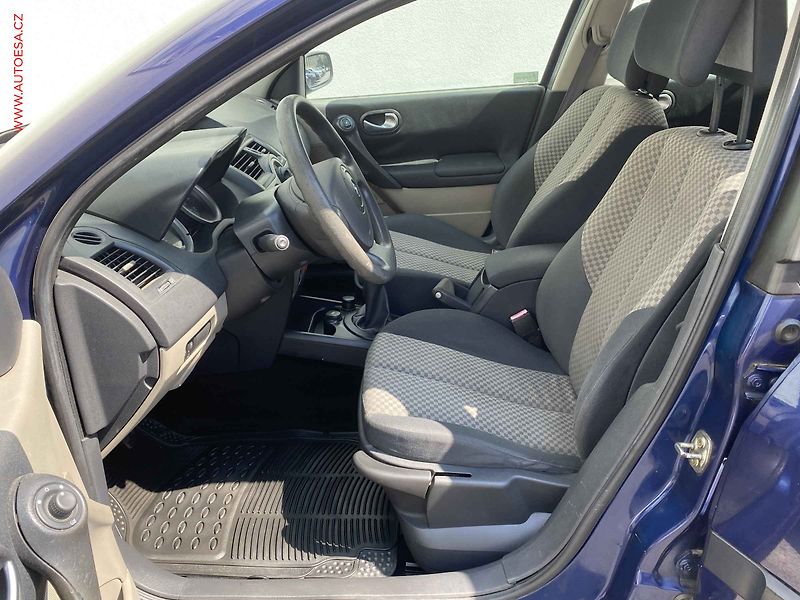 Renault Mégane (2003) 1.6i, AC - fotka 9 z 15